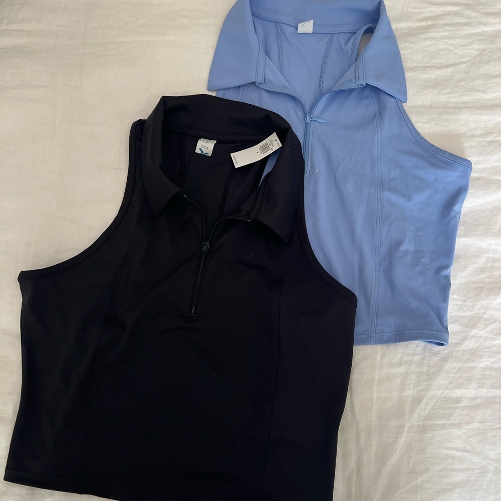 Old Navy athletic crop tops with zipper - Size Medium